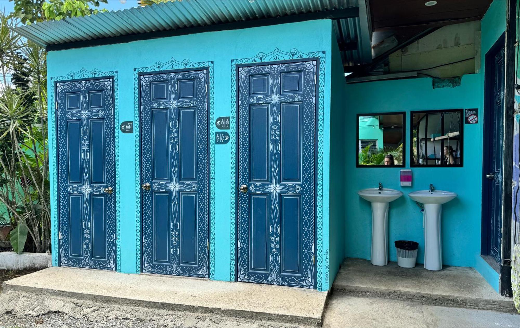 Pura Vibra Hostel La Fortuna Exterior photo