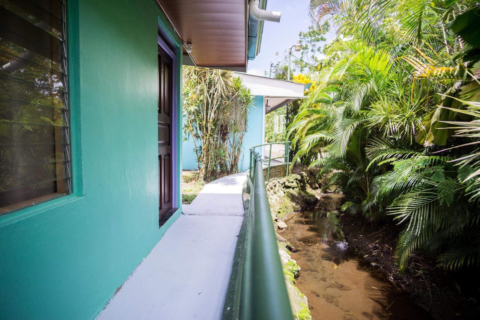 Pura Vibra Hostel La Fortuna Exterior photo