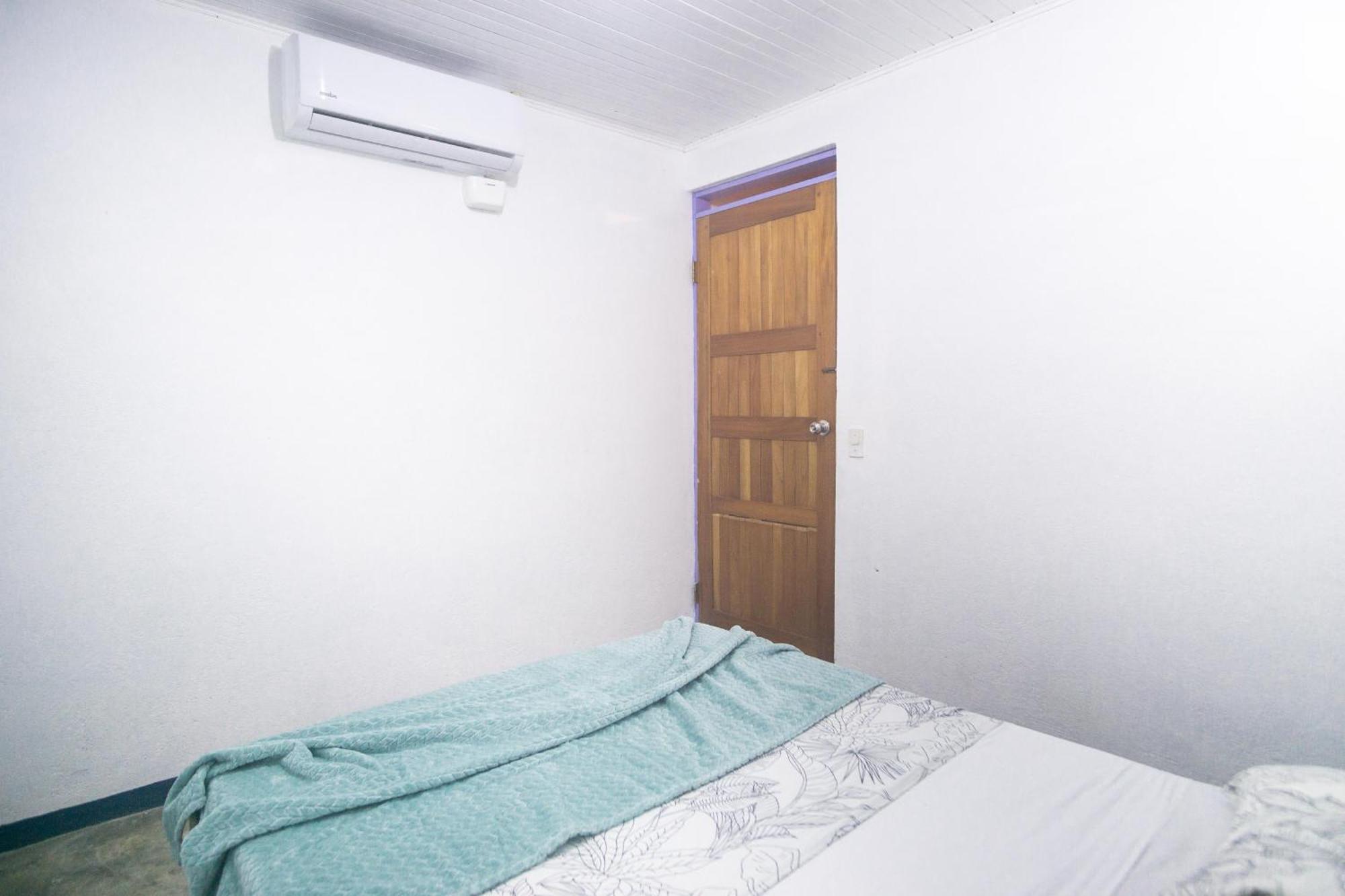 Pura Vibra Hostel La Fortuna Room photo